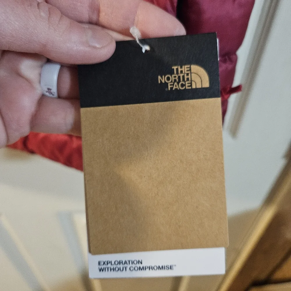 The North Face Men’s Terra Peak Vest: BEETROOT: NEW WITH TAGS: SIZE SMALL